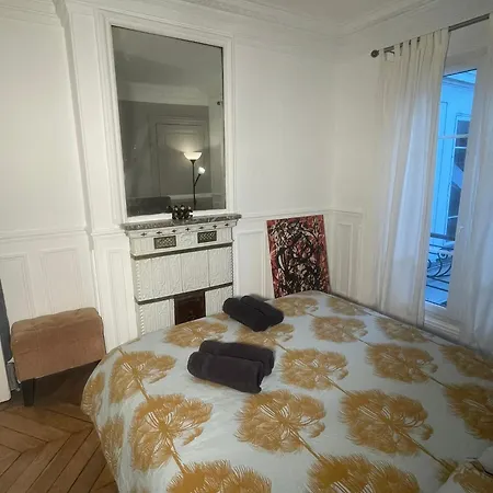 Cosy En Face Du Palais Des Congres Paris